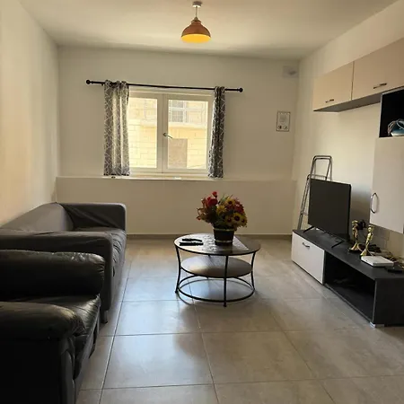 4-bedroom In Pieta P4 Апартаменты *